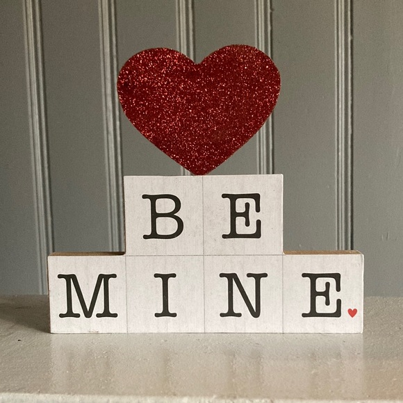 NWT BE MINE Glittered Red ❤️ Stacked Block Letters Wooden Decoration Sign - Picture 7 of 9